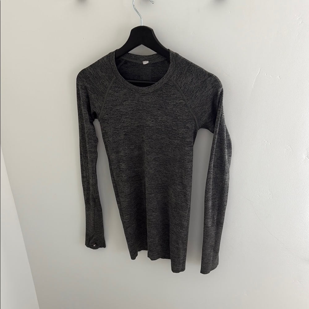 Lululemon Women's Gray Long Sleeve Top with thumb holes